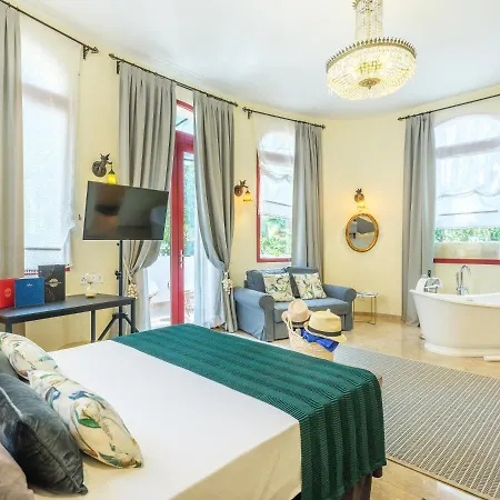 Hotel Ciutat Jardi 4*